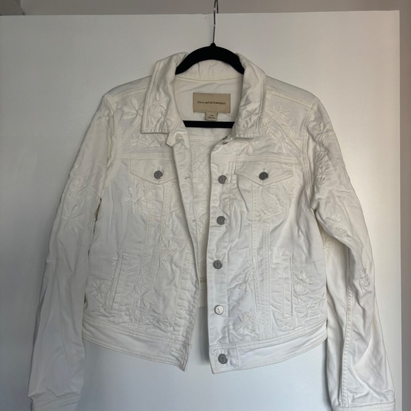 Anthropologie White Floral Denim Jacket (M) - Picture 2 of 6